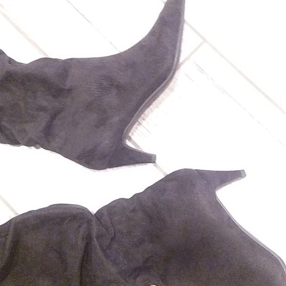 Women's Slouchy Boots With Pointy Toe - Color Black - Picture 15 of 16